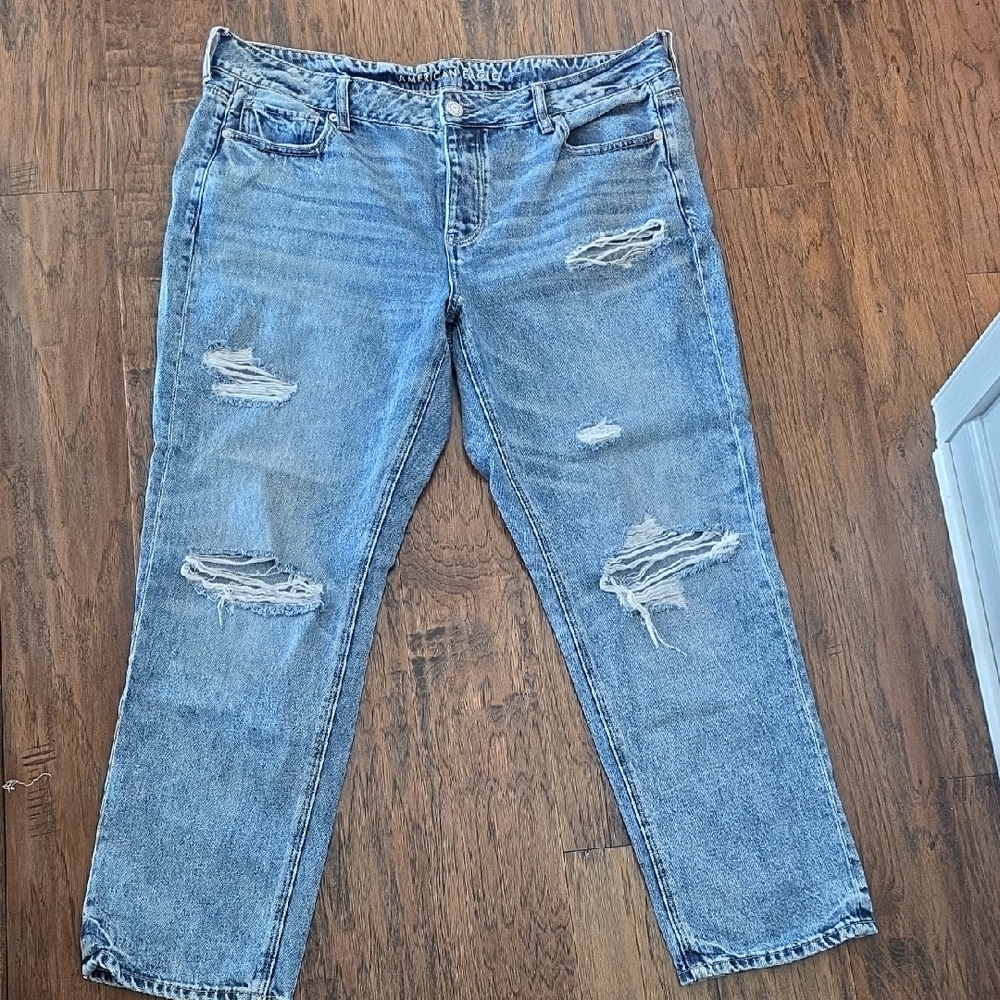American Eagle Distressed Tomgirl Jeans - 16